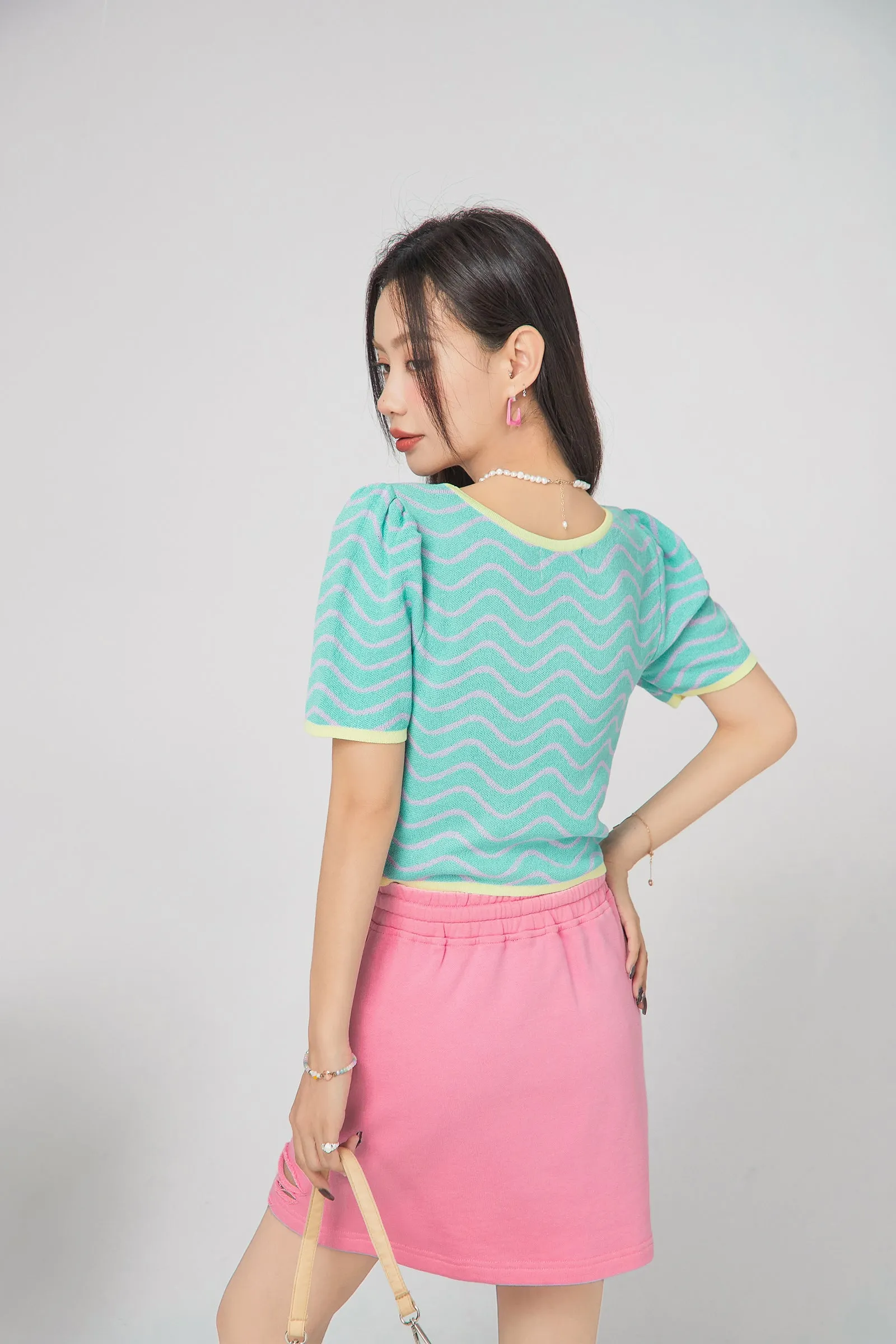 Check Puff Sleeve Knit Top