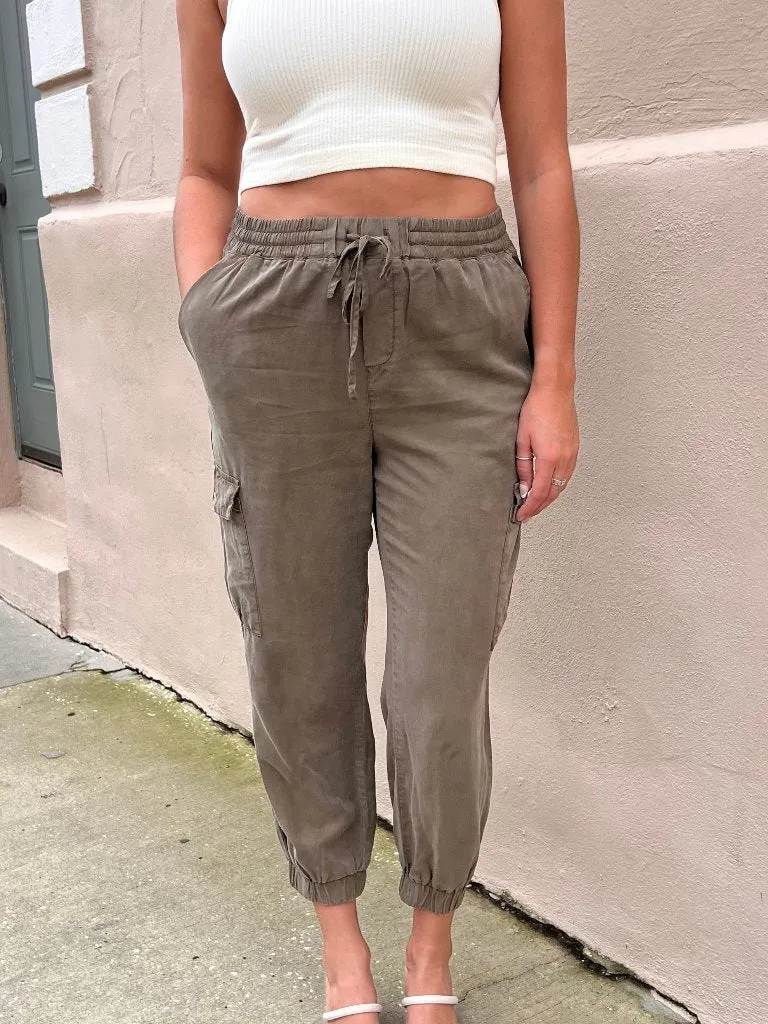 HARPER CARGO PANTS IN OLIVE